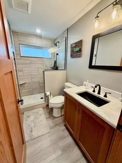Bath - 602 E Newburg Ave, Mabel, MN 55954 photo 1 of 1