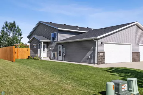 2518 8th Ct W, West Fargo, ND 58078