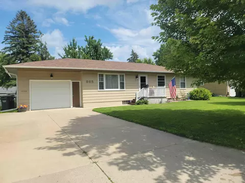 965 Jorgenson St SE, Hutchinson, MN 55350