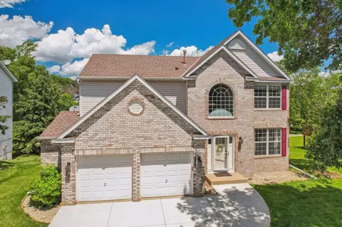 2722 Autumn Woods Dr, Chaska, MN 55318