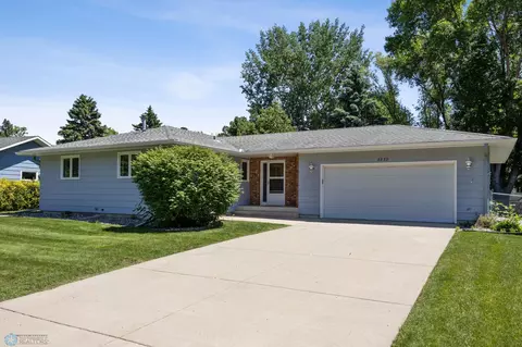 2838 Westgate Dr S, Fargo, ND 58103