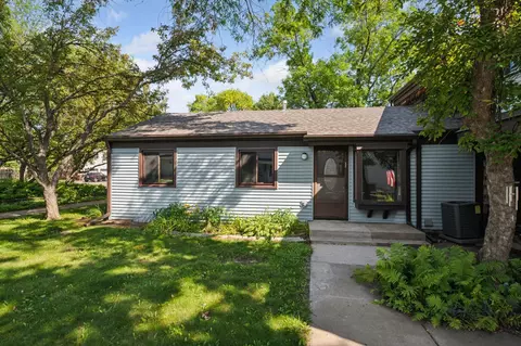 4944 Grenwich Trl N, Oakdale, MN 55128