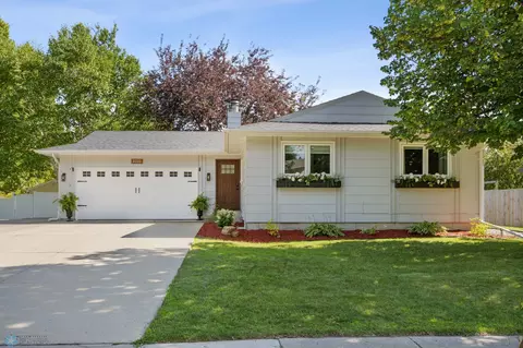 2202 25th Ave S, Fargo, ND 58103