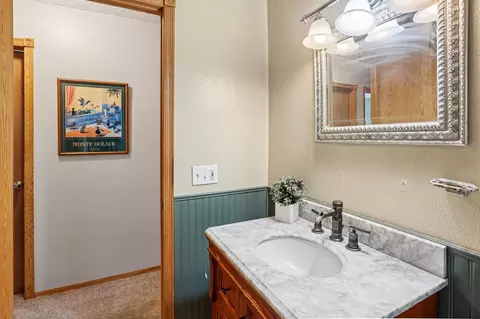 Bath - 1481 Woodview Ave E, Eagan, MN 55122 photo 3 of 3