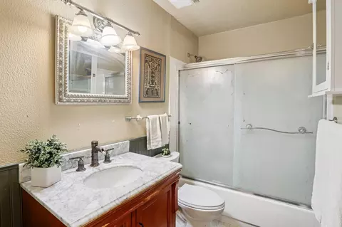 Bath - 1481 Woodview Ave E, Eagan, MN 55122 photo 2 of 3