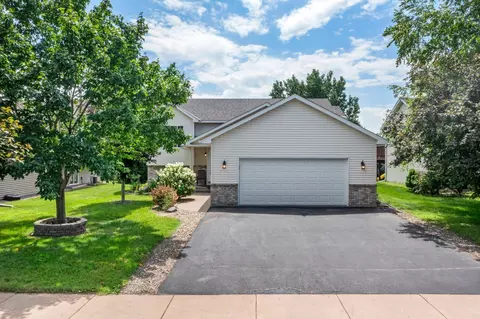 836 Newport Ave, Shakopee, MN 55379