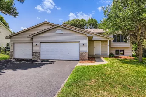 703 11th Ave SW, Isanti, MN 55040