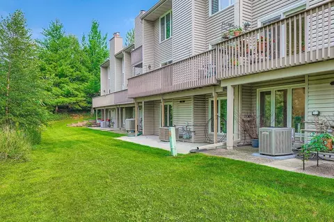 399 County Road C W, Roseville, MN 55113