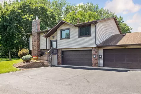 564 Donegal Cir, Shoreview, MN 55126