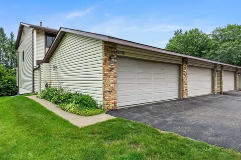 13521 Heather Hills Dr, Burnsville, MN 55337