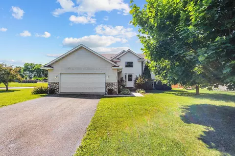 303 Bavaria Ln, Waverly, MN 55390