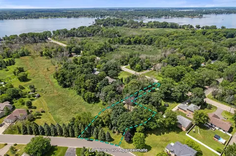 7688 N Shore Trl, Forest Lake, MN 55025