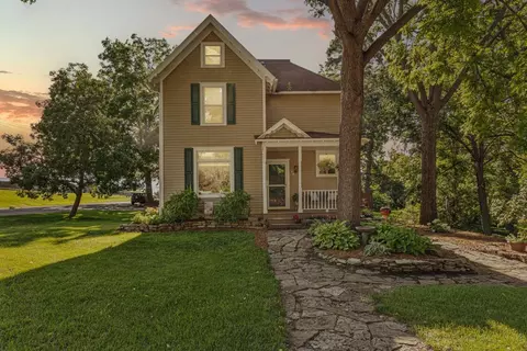 128 5th Ave SW, Faribault, MN 55021