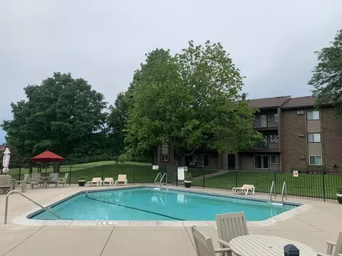 Exterior - 3420 Golfview Dr #114, Eagan, MN 55123 photo 4 of 7