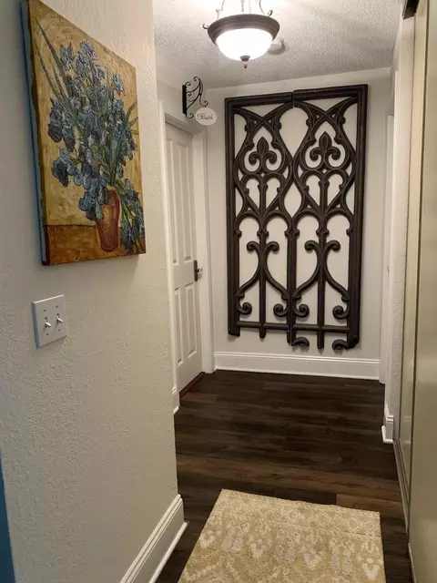 Entry Way - 3420 Golfview Dr #114, Eagan, MN 55123 photo 2 of 4