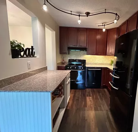 Kitchen - 3420 Golfview Dr #114, Eagan, MN 55123 photo 2 of 3
