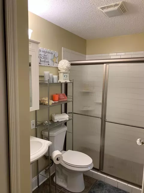 Bath - 3420 Golfview Dr #114, Eagan, MN 55123 photo 2 of 2