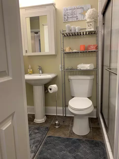 Bath - 3420 Golfview Dr #114, Eagan, MN 55123 photo 1 of 2