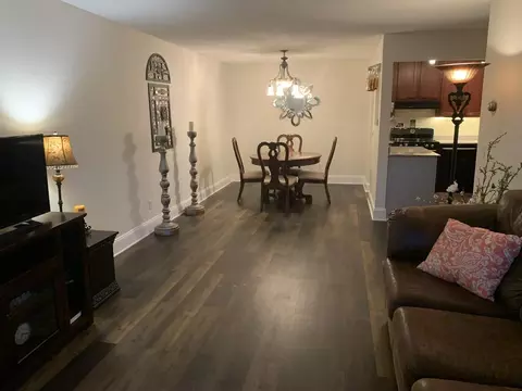 Dining - 3420 Golfview Dr #114, Eagan, MN 55123 photo 2 of 3