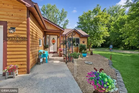 6537 Spruce Dr, Cannon Falls, MN 55009