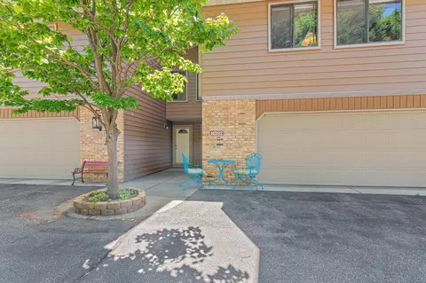 14202 Chestnut Dr, Eden Prairie, MN 55347