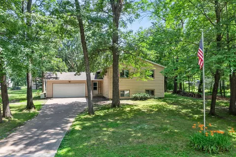4885 262nd St, Wyoming, MN 55092