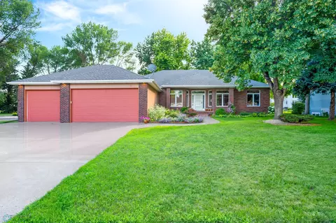 4404 Oakcreek Dr S, Fargo, ND 58104