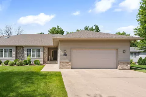 1360 Edinburgh Pl NE, Owatonna, MN 55060