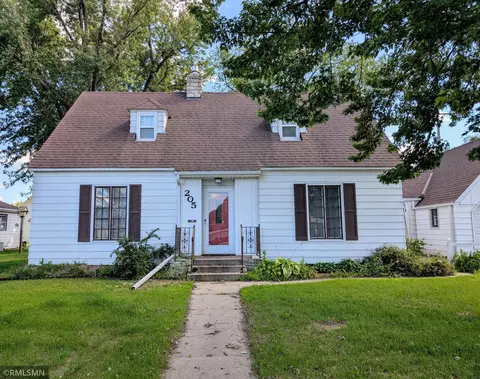 205 5th St S, Sauk Centre, MN 56378