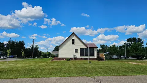 Exterior - 1402 3rd St NE, Staples, MN 56479 photo 3 of 3