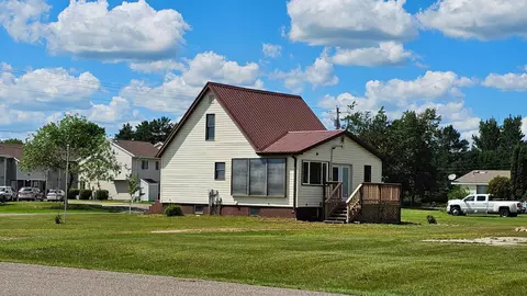 Exterior - 1402 3rd St NE, Staples, MN 56479 photo 2 of 3