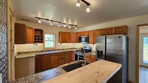 Kitchen - 1402 3rd St NE, Staples, MN 56479 photo 3 of 5