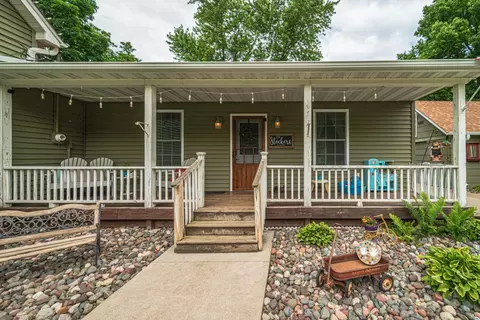 416 3rd St N, Cannon Falls, MN 55009