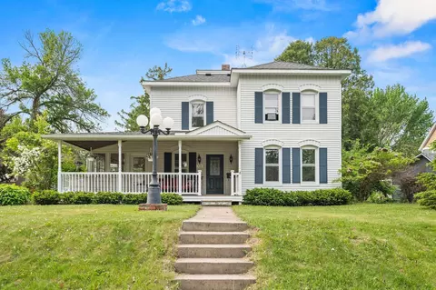 632 E 2nd St, New Richmond, WI 54017