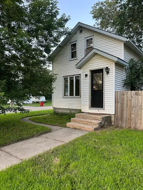 1210 9th St NE, Austin, MN 55912