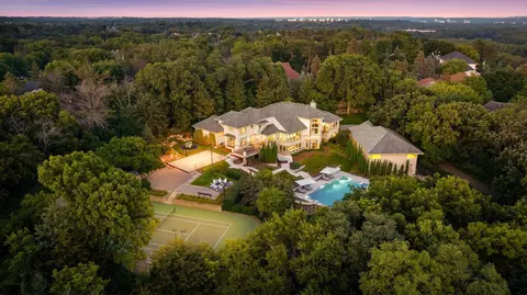 11068 Bell Oaks Estate Rd, Eden Prairie, MN 55347