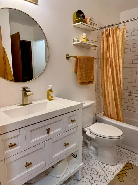 Bath - 7197 Brian Dr, Centerville, MN 55038 photo 2 of 4