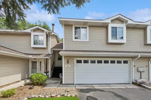 7577 15th Street Ln N, Oakdale, MN 55128
