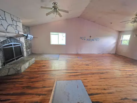 Living - 2001 Shilhon Rd, Duluth, MN 55804 photo 3 of 7
