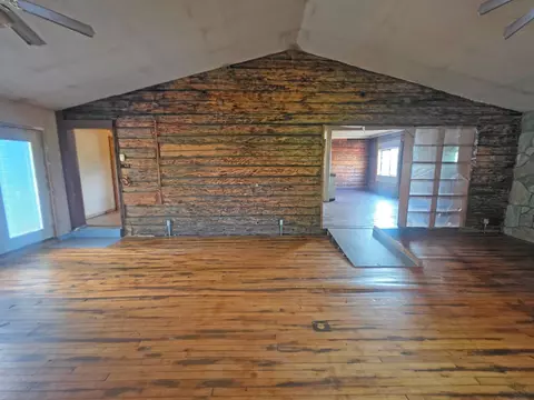 Living - 2001 Shilhon Rd, Duluth, MN 55804 photo 6 of 7
