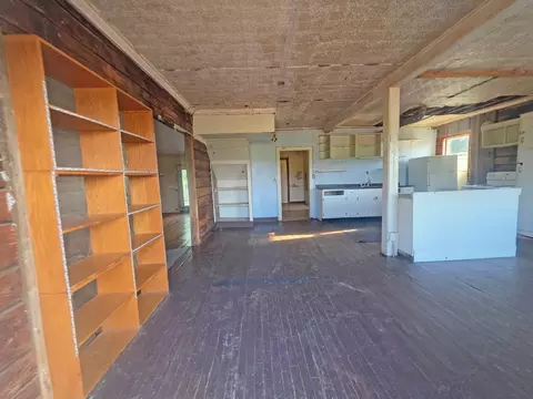 Living - 2001 Shilhon Rd, Duluth, MN 55804 photo 1 of 7