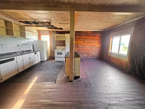 Kitchen - 2001 Shilhon Rd, Duluth, MN 55804 photo 1 of 2