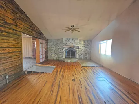Living - 2001 Shilhon Rd, Duluth, MN 55804 photo 5 of 7