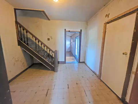 Entry Way - 2001 Shilhon Rd, Duluth, MN 55804 photo 1 of 4