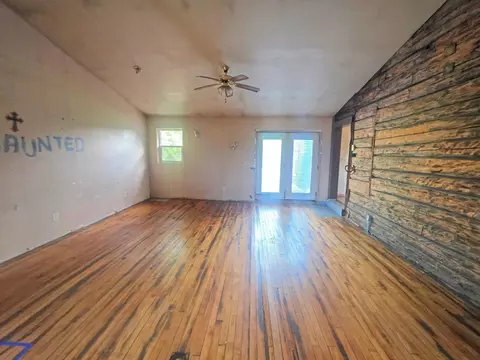 Living - 2001 Shilhon Rd, Duluth, MN 55804 photo 4 of 7