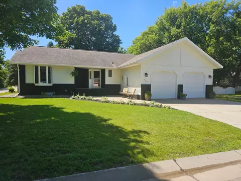 527 2nd Ave SE, Pelican Rapids, MN 56572