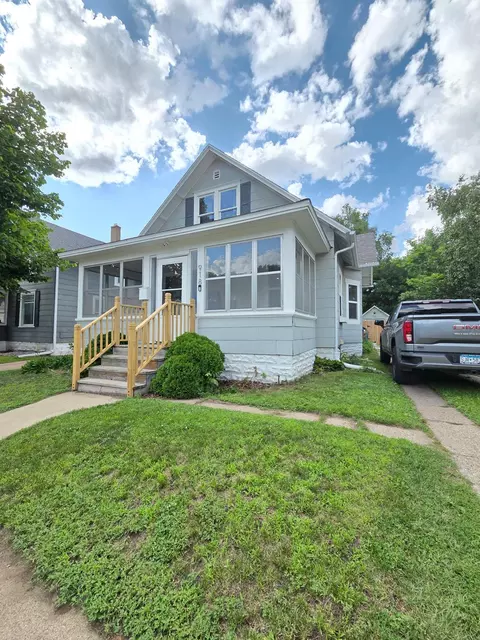 918 W King St, Winona, MN 55987