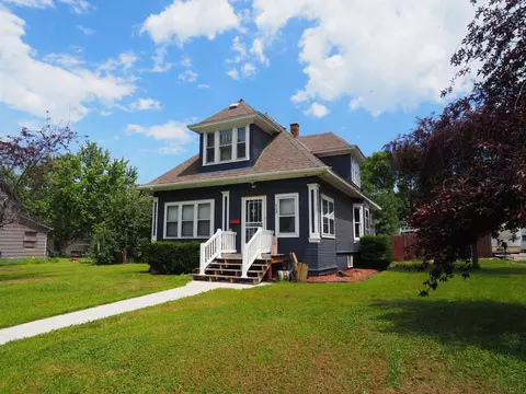 408 Park St S, Fairfax, MN 55332