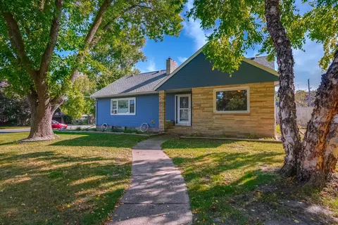 420 8th St, Gaylord, MN 55334