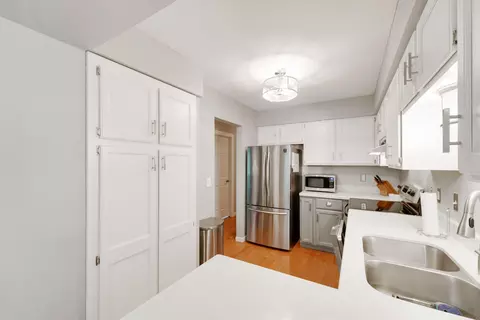 Kitchen - 4681 Ridge Cliff Dr, Eagan, MN 55122 photo 2 of 3